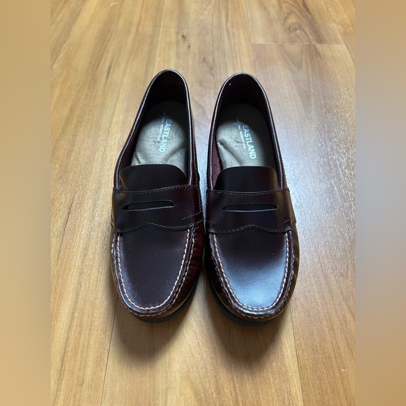 Eastland Women's Dark Brown Leather Moccasins Size 7W - Picture 1 of 16